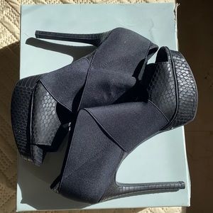 Jessica Simpson black high heels 7.5